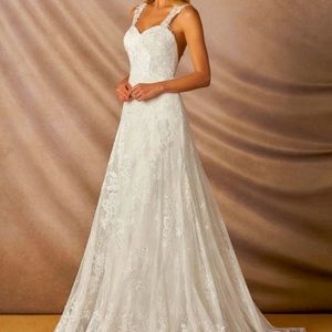 NEW!! Beautiful lace mermaid gown